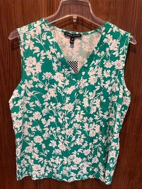 Como Black V-Neck Tank Top NWT